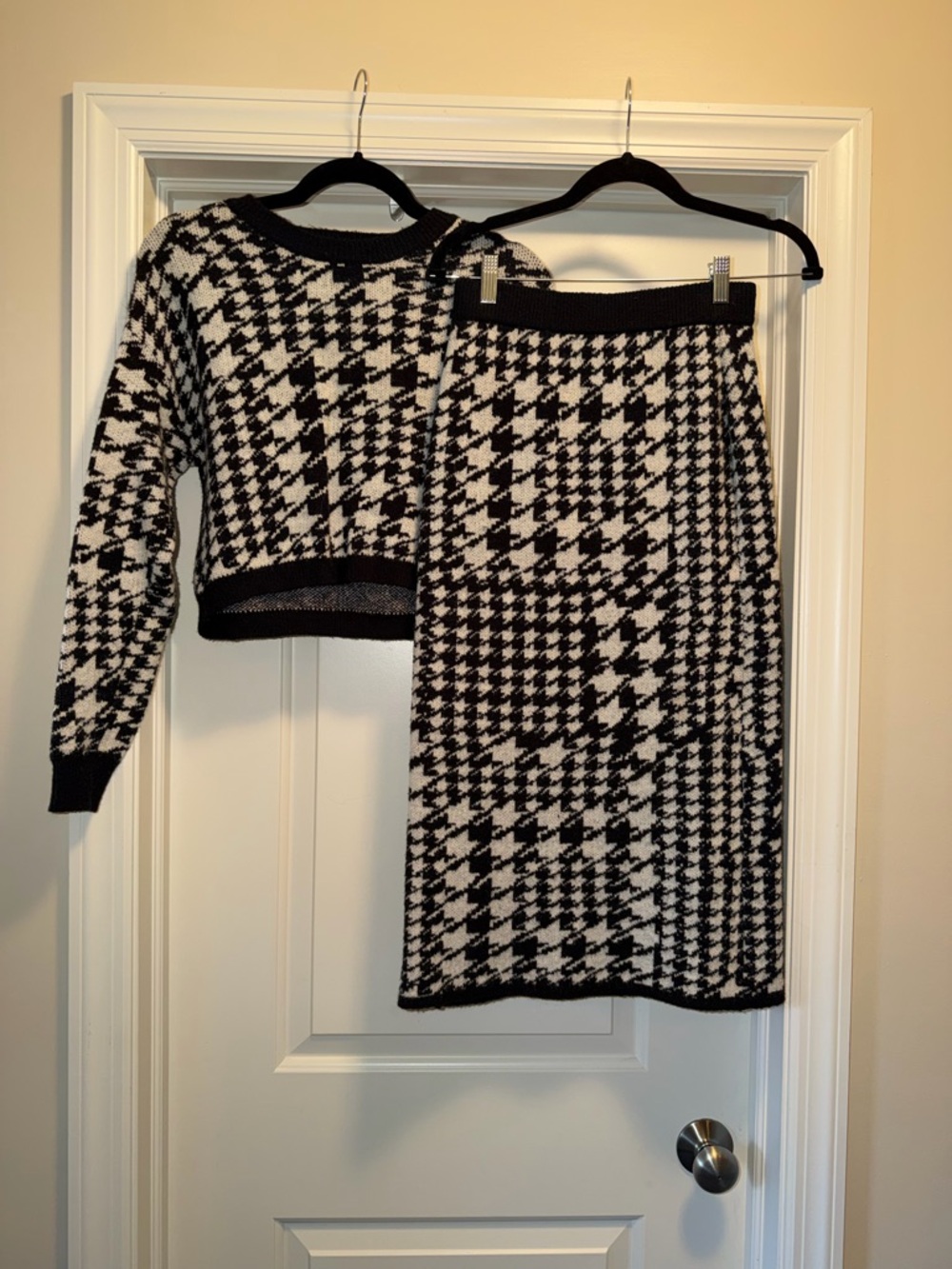 SHEIN Black and White Houndstooth Knit Sweater & Skirt Set